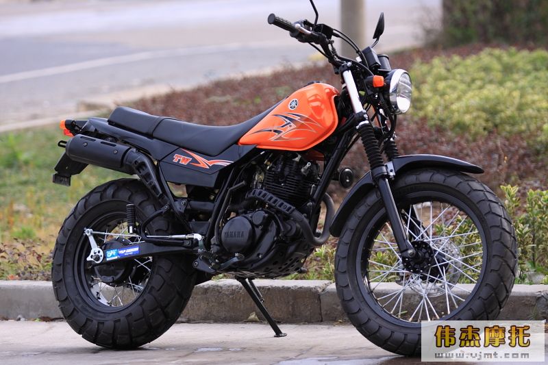  p>雅马哈tw225是一款摩托车,引擎形式为风冷单汽缸四冲程sohc 2汽阀.