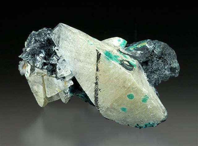 >碳酸铅 /a>,铅有时会被银或铬部分取代:属碳酸盐类,霰石族(aragonite