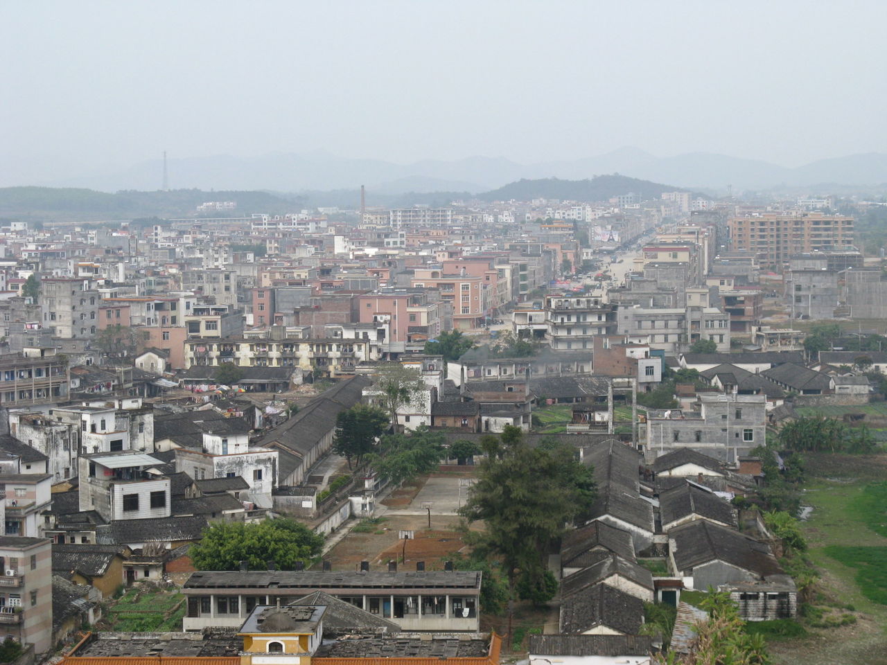  p>春湾镇位于广东省阳春市北部, a href="#" data-lemmaid="4941882"