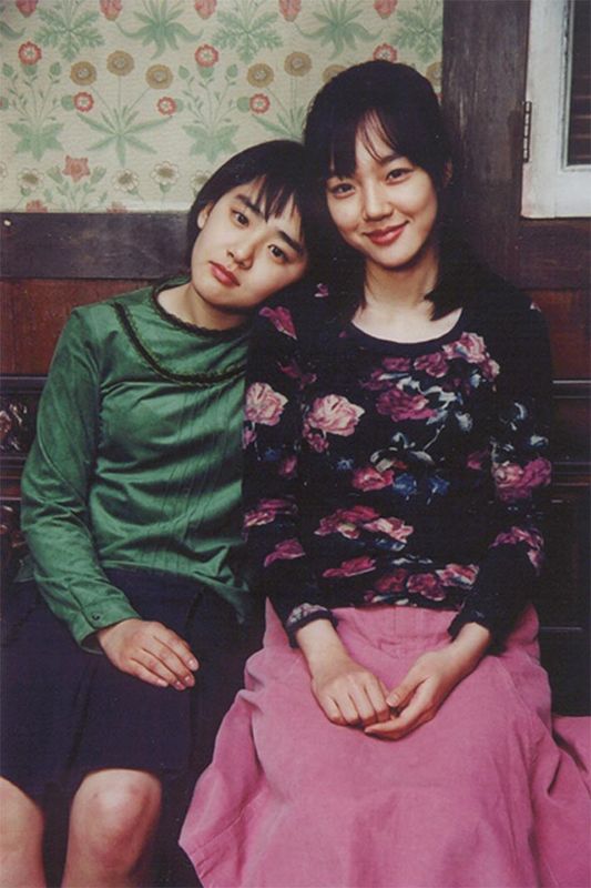 《蔷花,红莲》是一部拍摄于2002年的恐怖悬疑电影,由韩国导演 a