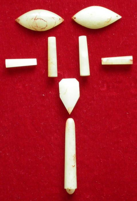  p data-id="gnbricktsg">玉塞,古玉器名,即填塞或遮盖在死者身上九窍