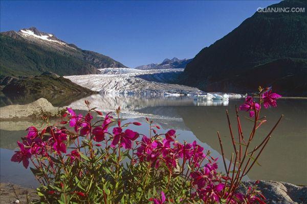  p>冰川湖,是指小型山地湖泊,尤其是冰川侵蚀而成的围椅状洼地(即冰斗