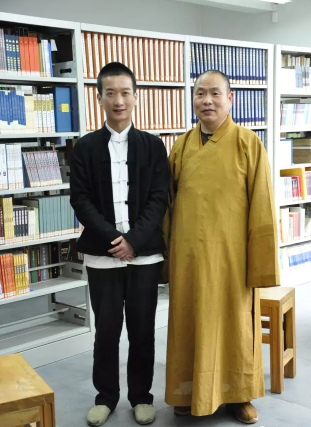  p>于雷,国学讲师,禅乐歌者,曼殊一叶创始人,国学佛学新媒体传播者.