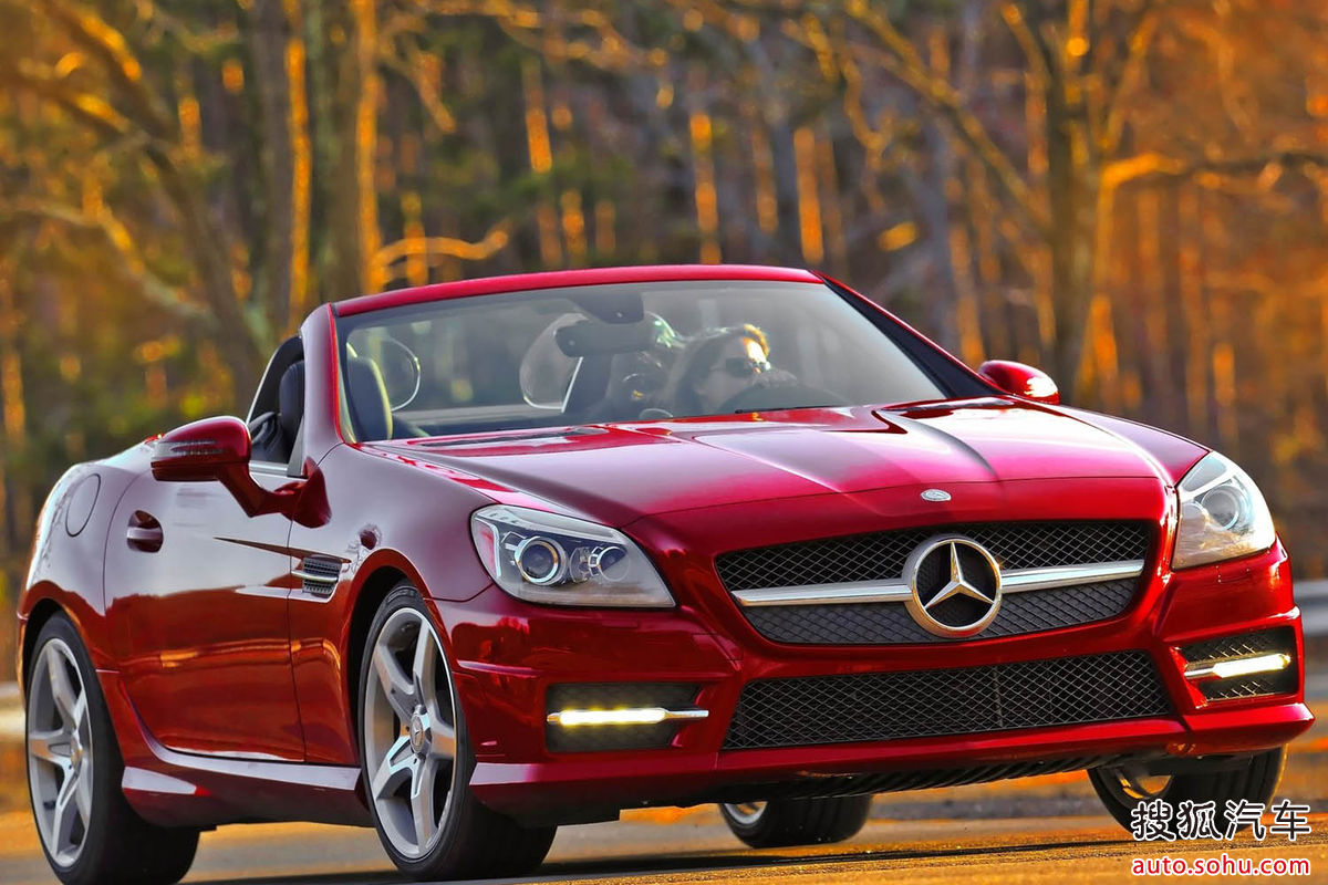  p>奔驰slk是全球首款大批量生产的硬顶敞篷 a href="#" data-lemmaid