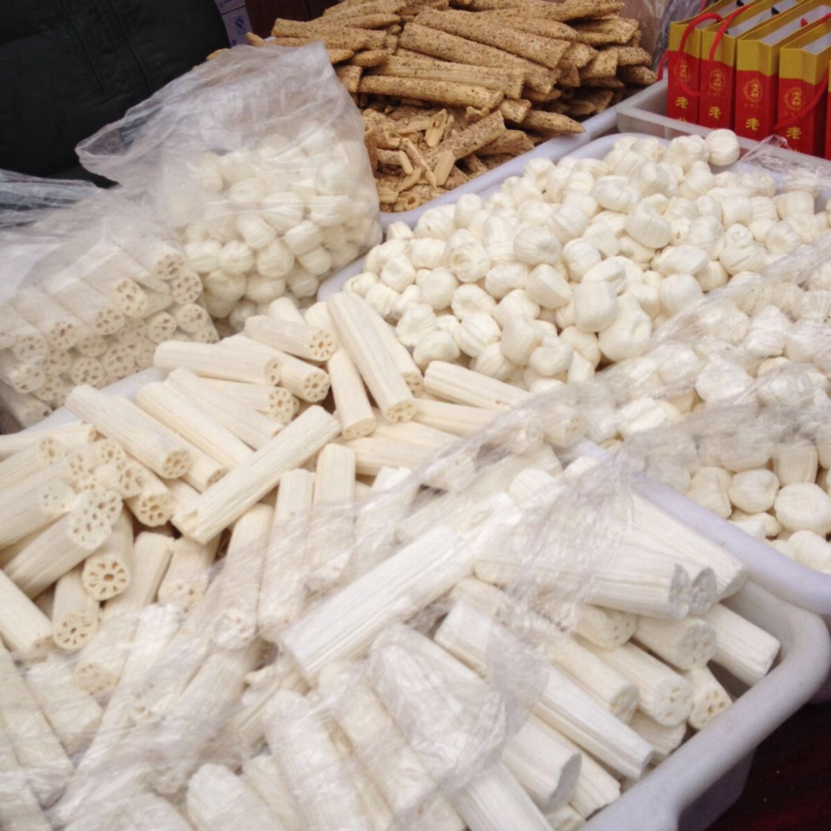  p>关东糖又称 a href="#" data-lemmaid="1452506">灶糖 /a>,大块糖