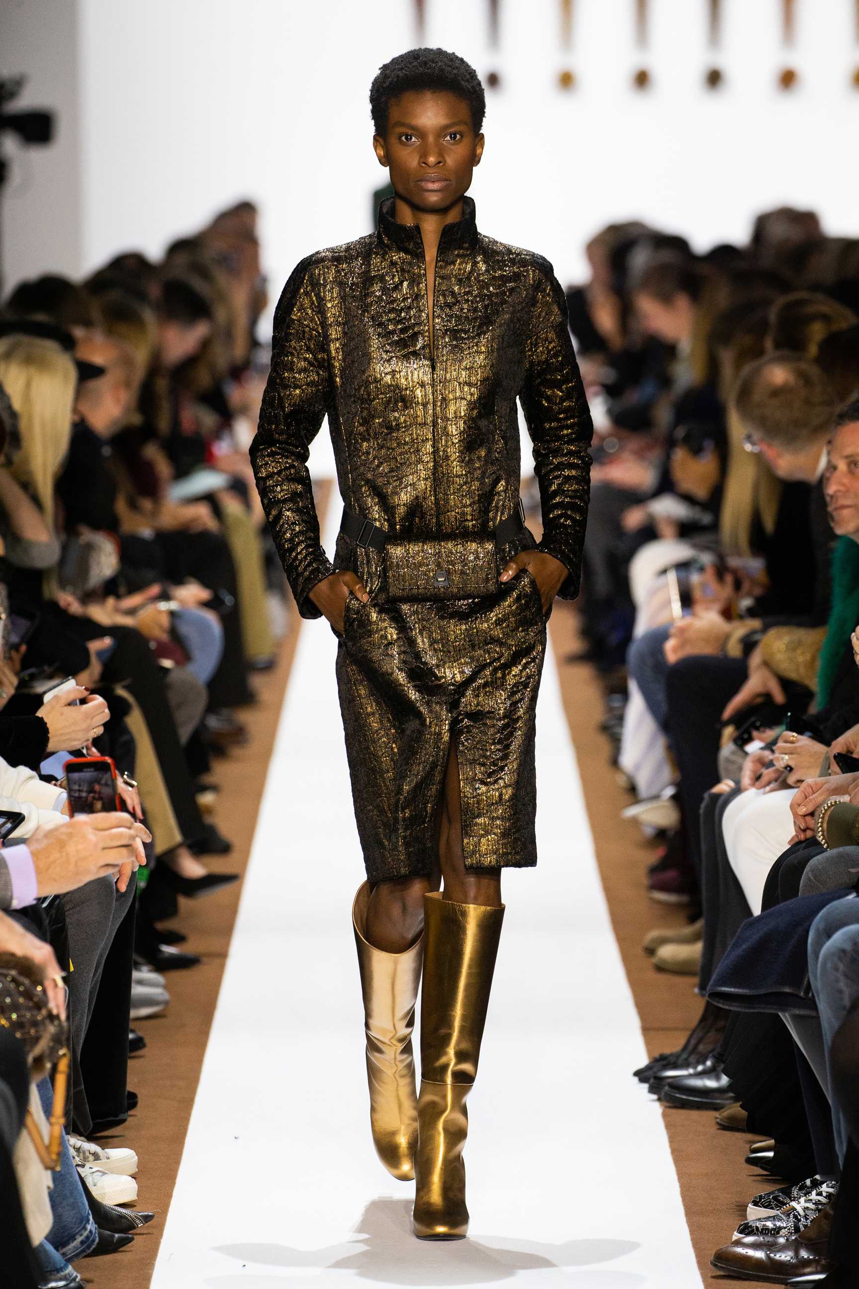 lemmaid="131482">瑞士 /a>一家族企业,是拥有80年制衣经验的服装品牌