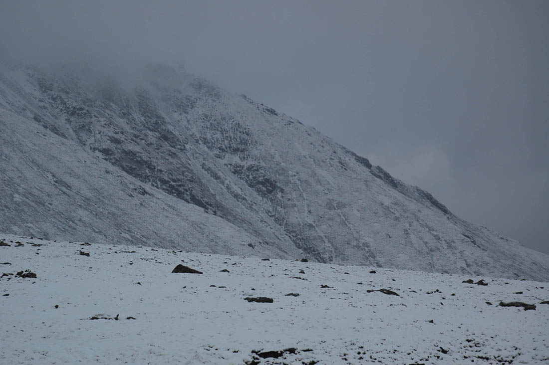  p>又称永久冻土或多年冻土.持续多年冻结的土石层.