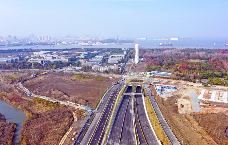 是中国上海市境内的过江隧道,是上海市域郊环线和沿江沿海大通道的