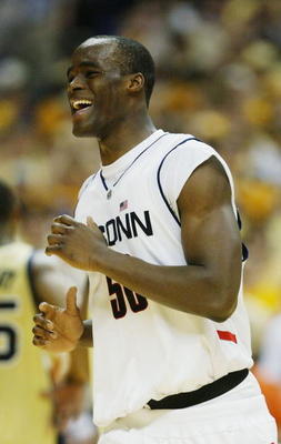  p>埃梅卡·奥卡福(emeka okafor),1982年9月28日出生于美国 a href="