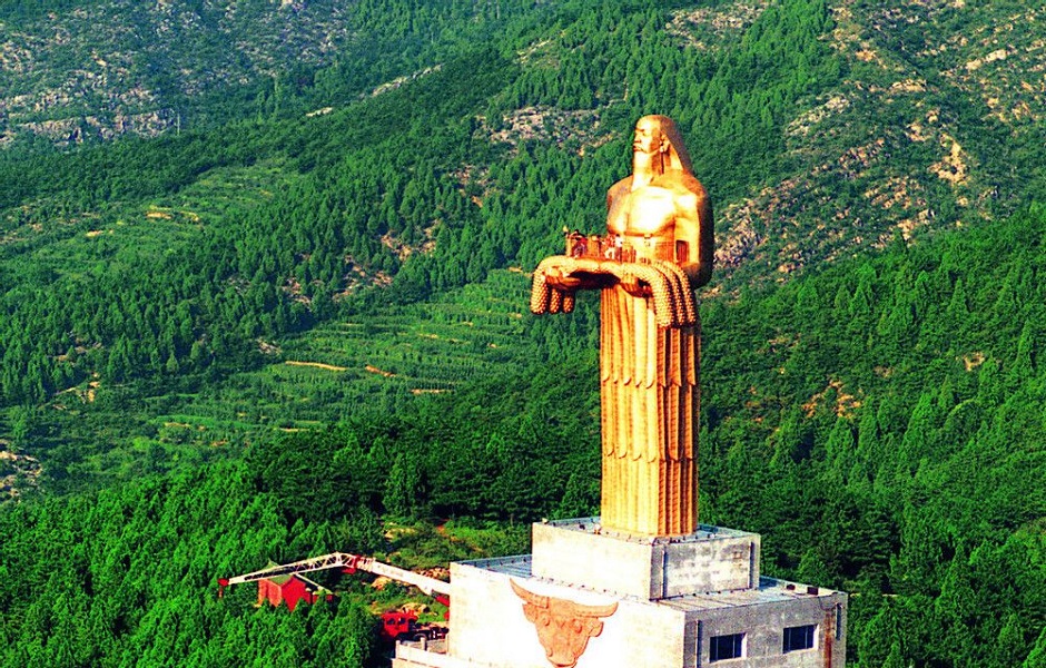  p>老顶山炎帝像坐落于长治市东 a target="_blank" href="/item/老顶