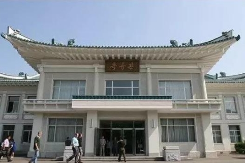  p>玉流馆是朝鲜最顶级的冷面馆,是朝鲜人民食用冷面的第一选择.