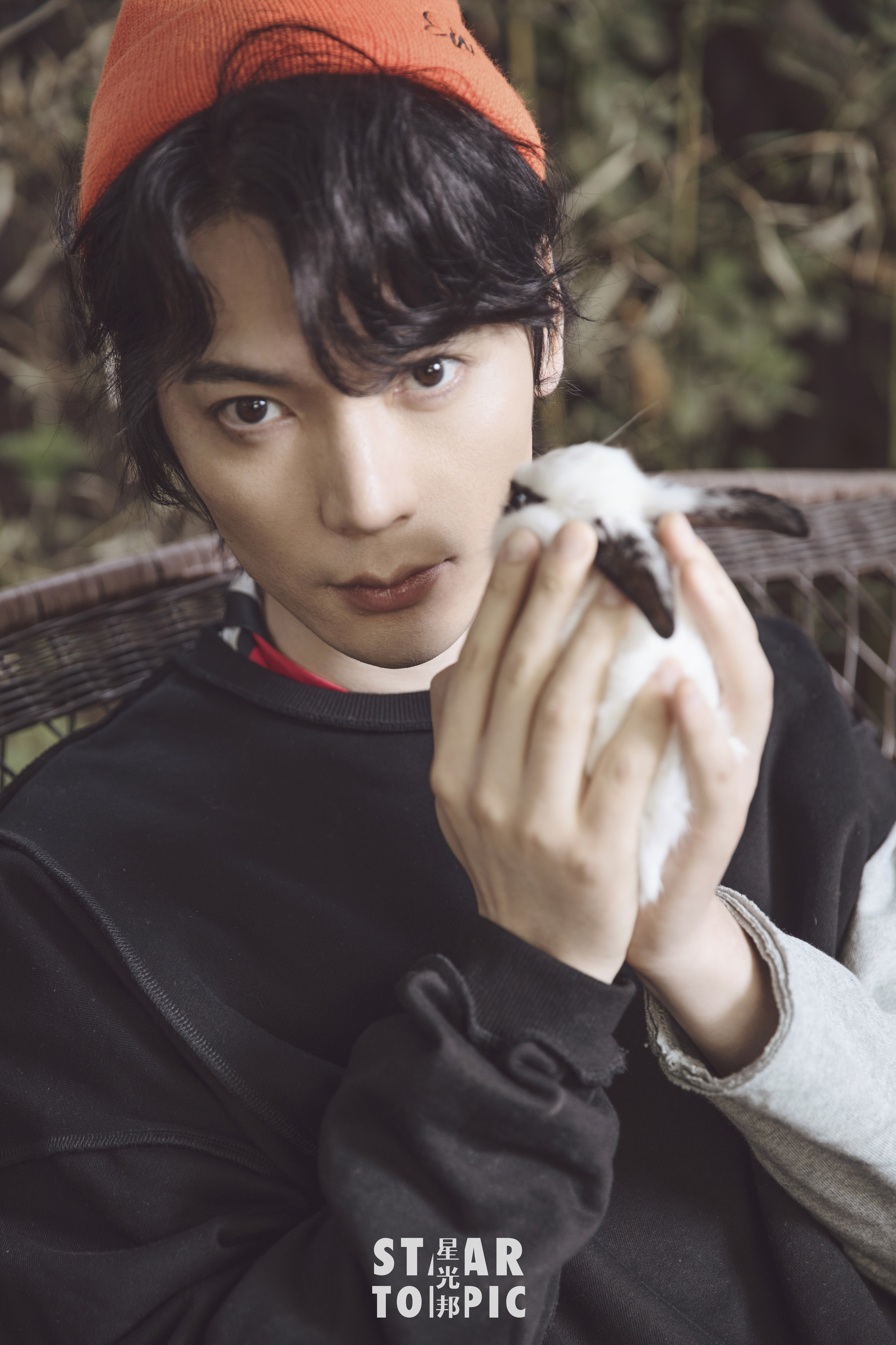  p>简弘亦(jason hong),原名蹇红,简红,1986年10月6日出生于湖南省