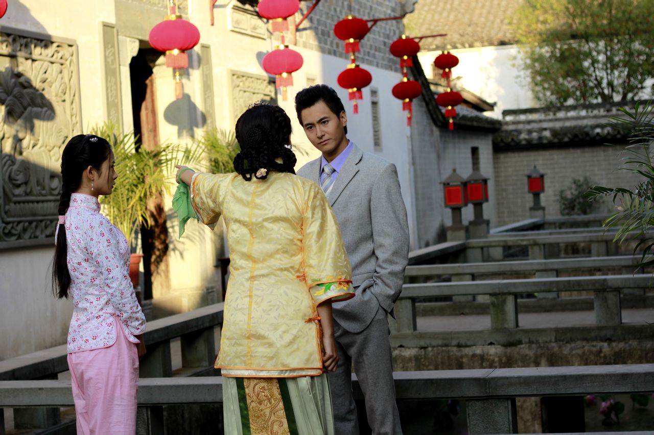 《深宅大院》是田少波执导,丁宇辰,陈真希领衔主演的数字电影