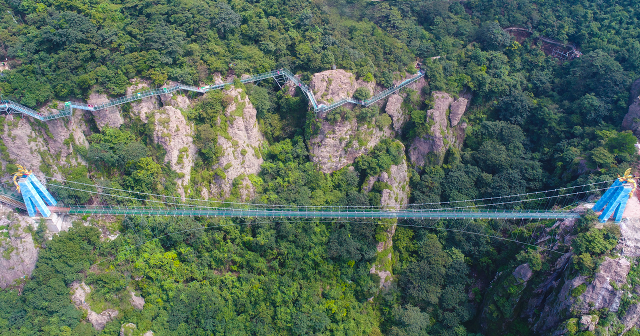 马仁奇峰飞龙玻璃桥