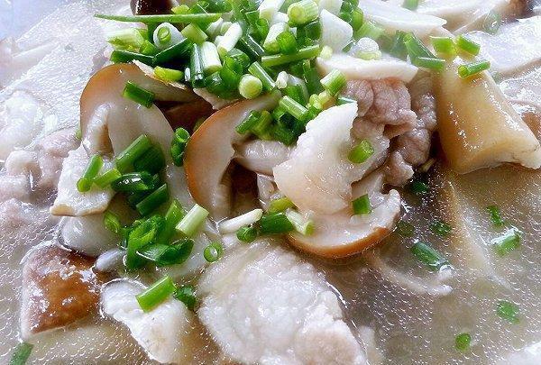 蘑菇肉片汤