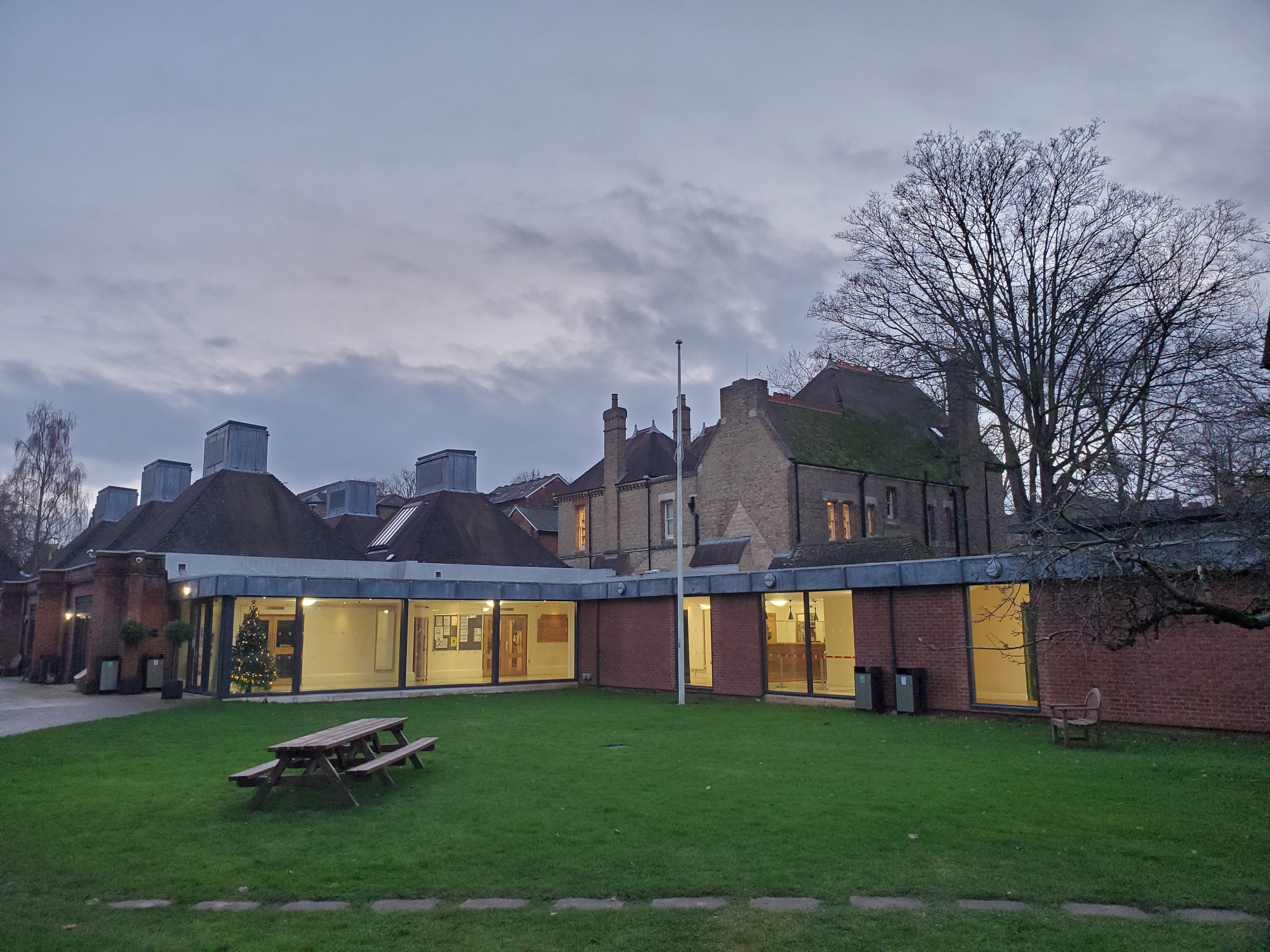 牛津大学凯洛格学院