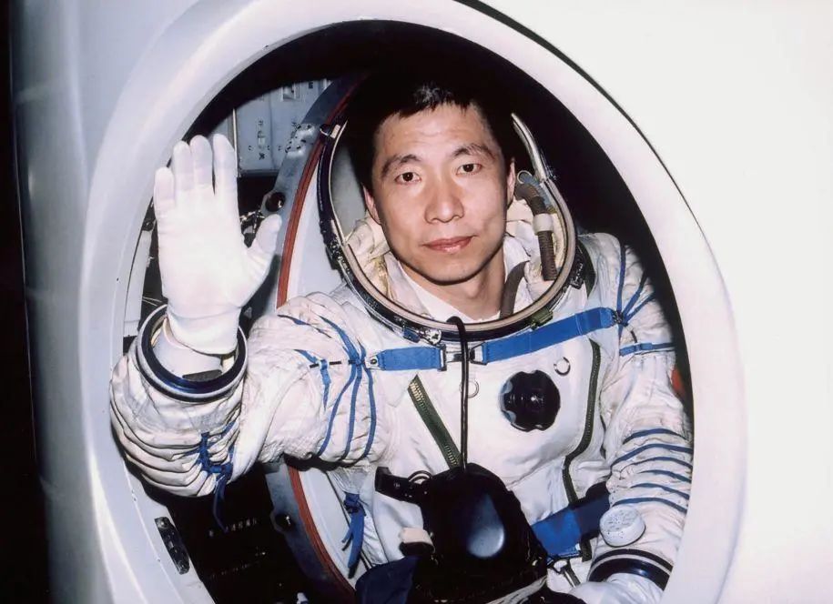 航天英雄杨利伟：18年前濒死26秒的背后，是鲜为人知的辛酸_百科TA说