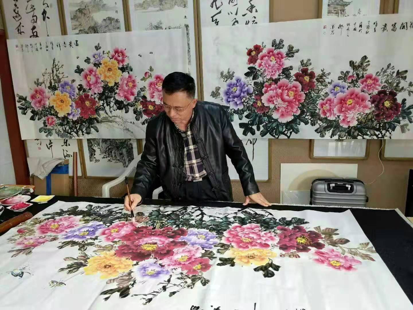 著名军旅画家,于70年代入伍,在沈阳军区政治部宣传处从事书画创作