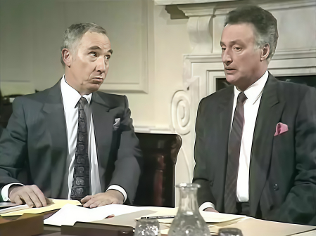 是，首相（英国1986年西德尼·洛特比与彼得·惠特莫尔联合执导的系列喜剧）_百度百科