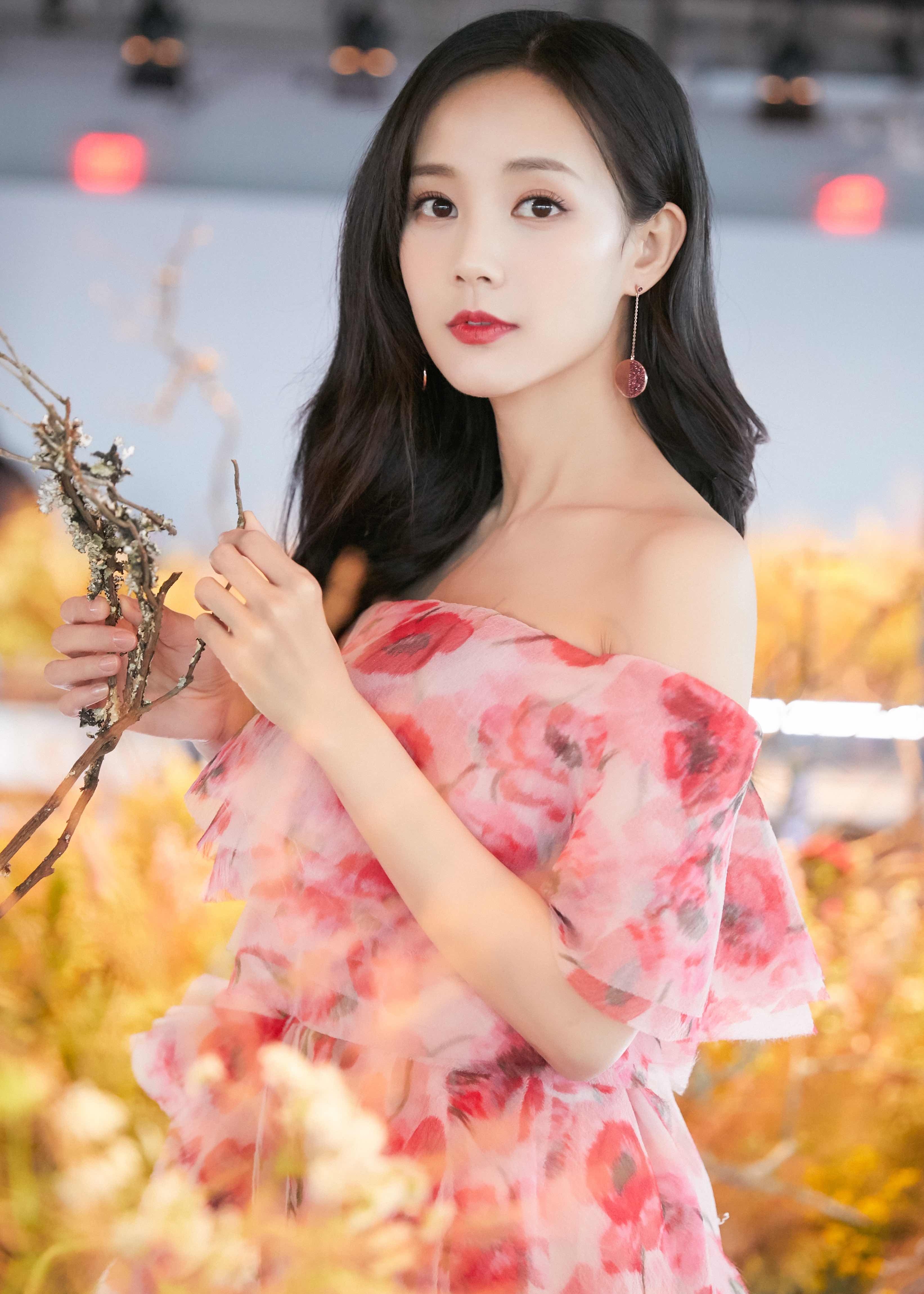  p>李一桐,1990年9月6日出生于山东省济南市,中国内地女演员,毕业于 a