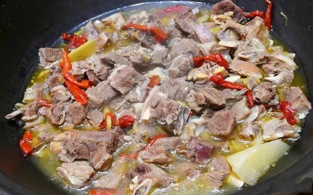 陕北铁锅炖羊肉
