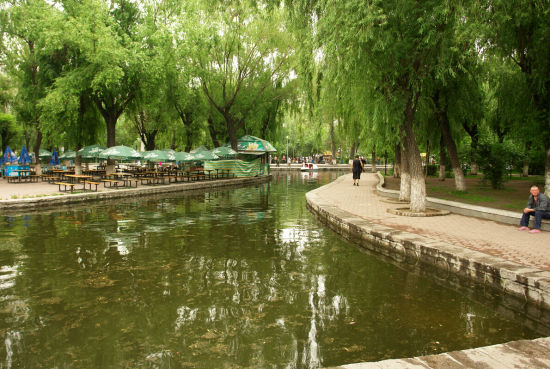 zfq8h">建国公园位于 a target="_blank" href="/item/哈尔滨/177863"