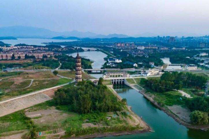  p>贵池清溪塔,即"妙因塔",位于安徽省池州市贵池区流坡村清溪组清溪