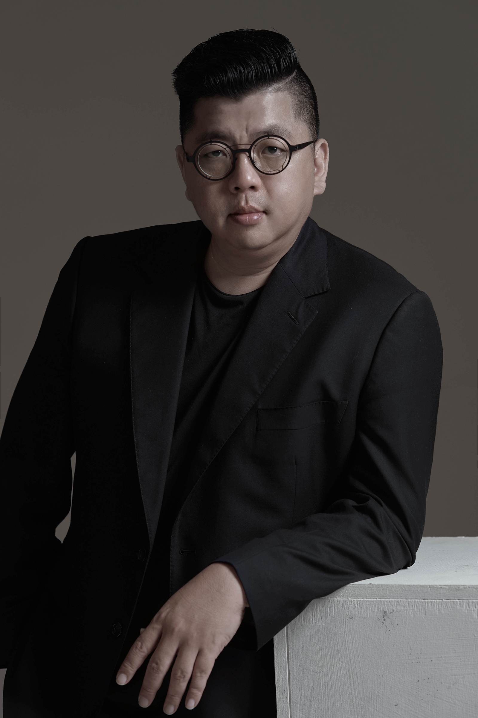  p>李东灿,男,建筑设计师,中国台湾九号室内装修有限公司设计总监.