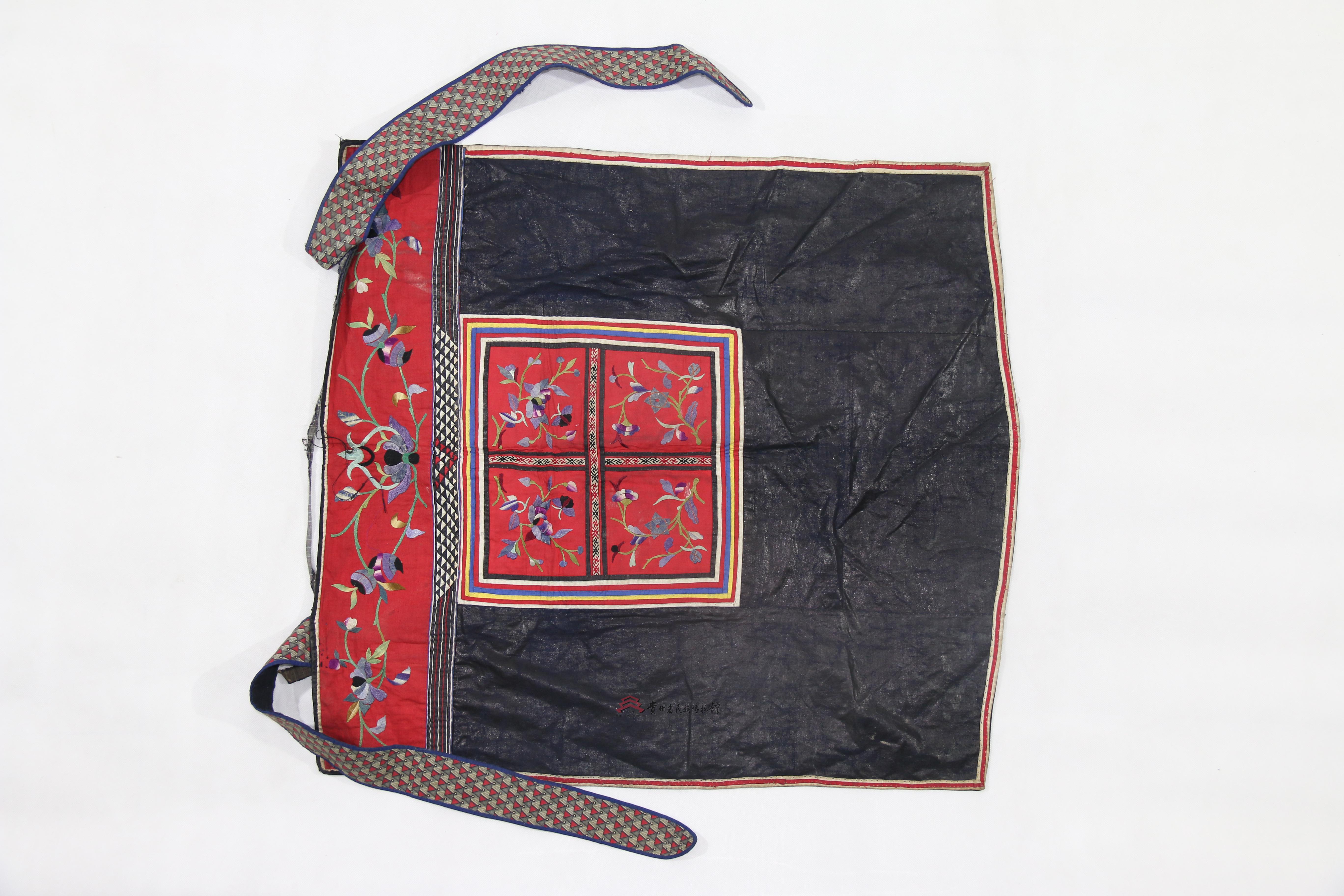 当代丹寨苗族平绣花草纹背带