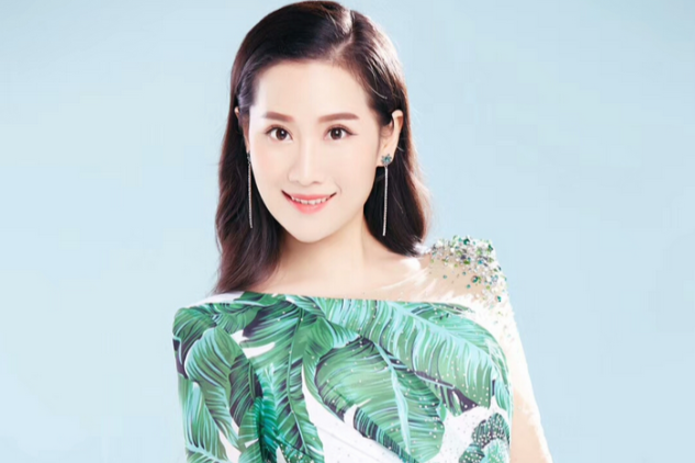  p data-id="go1lee2fw5">万莉,汉族,湖南岳阳人,著名青年歌唱家, a