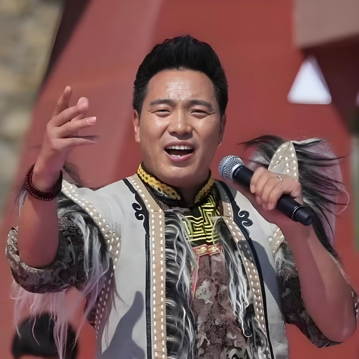 尔玛豪鹰,原名任德海,歌手,四川省茂县