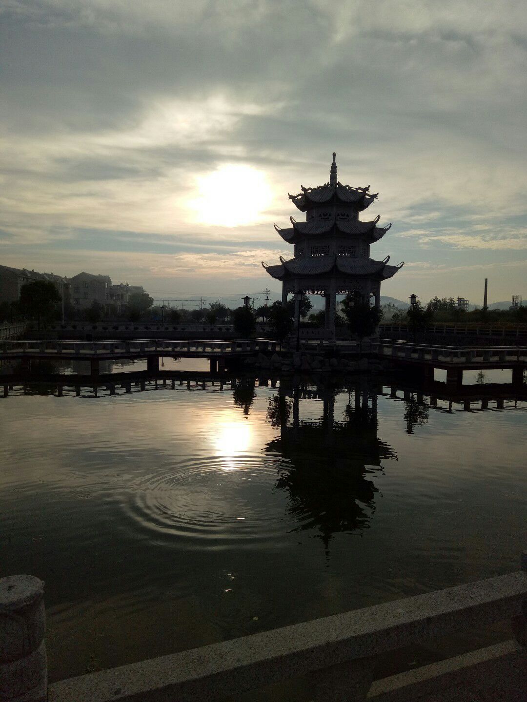  p>巍山屏位于全国千强镇,浙江省中心镇——东阳市巍山镇境内,它与