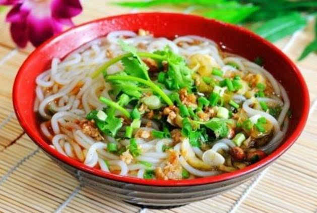 一碗泡粉从点餐到端上桌不过是几分钟的过程,但要