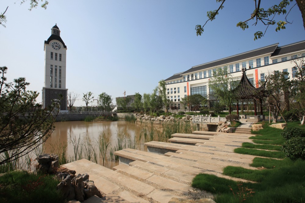 张家港市崇真中学