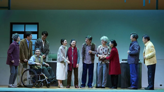 bf">《暖·光》是由杨浦区文化和旅游局出品,上海现代人剧社演出制作