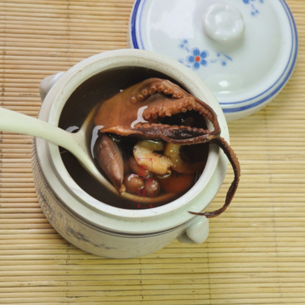 红枣花生猪瘦肉煲章鱼干