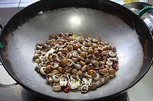 铁锅辣炒小蜗牛