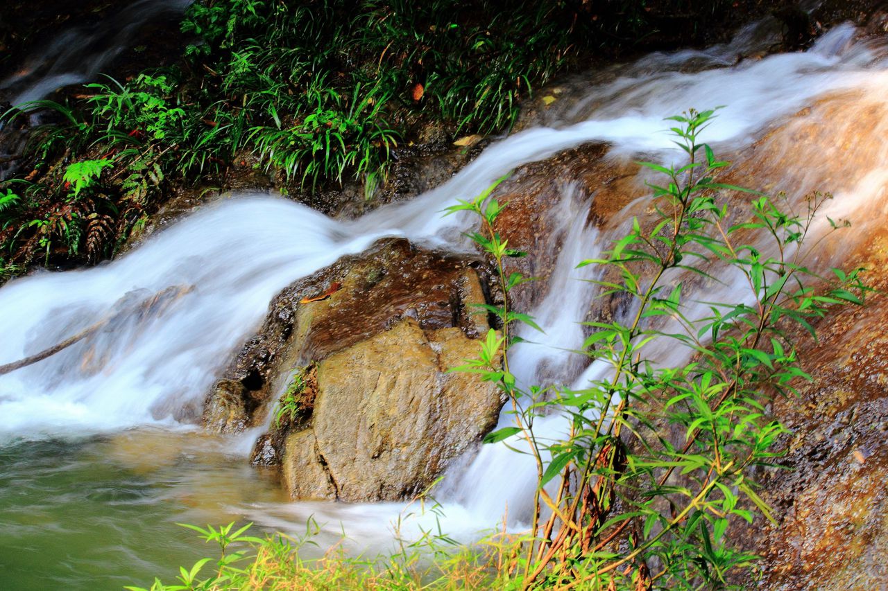  p>桂林古东 a href="#" data-lemmaid="30636">瀑布 /a>距市区25公里