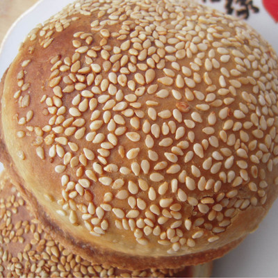  p>商河马蹄烧饼是山东济南市传统名吃,马蹄烧饼是用面粉,植物油,芝麻