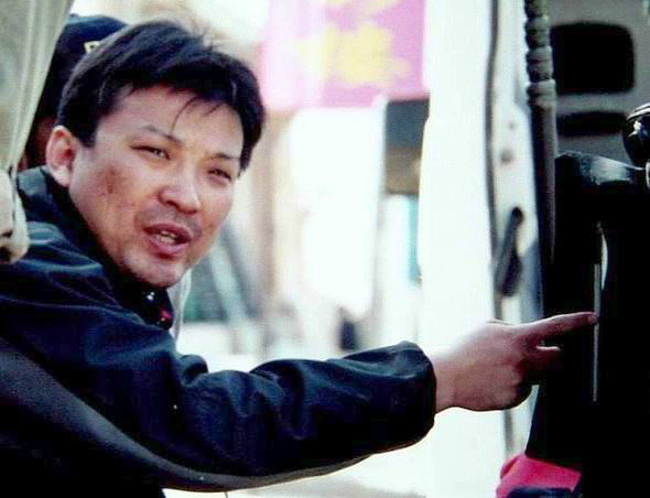  p>《上学路上》是一部由山东省电影电视剧制作中心拍摄的电影.