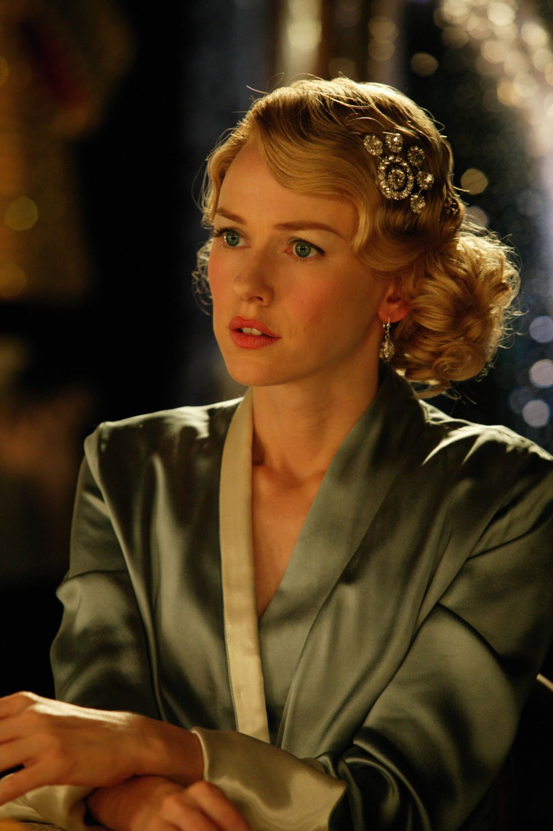 《金刚》是2005年上映的一部冒险电影,重拍1933年经典同名电影《金刚