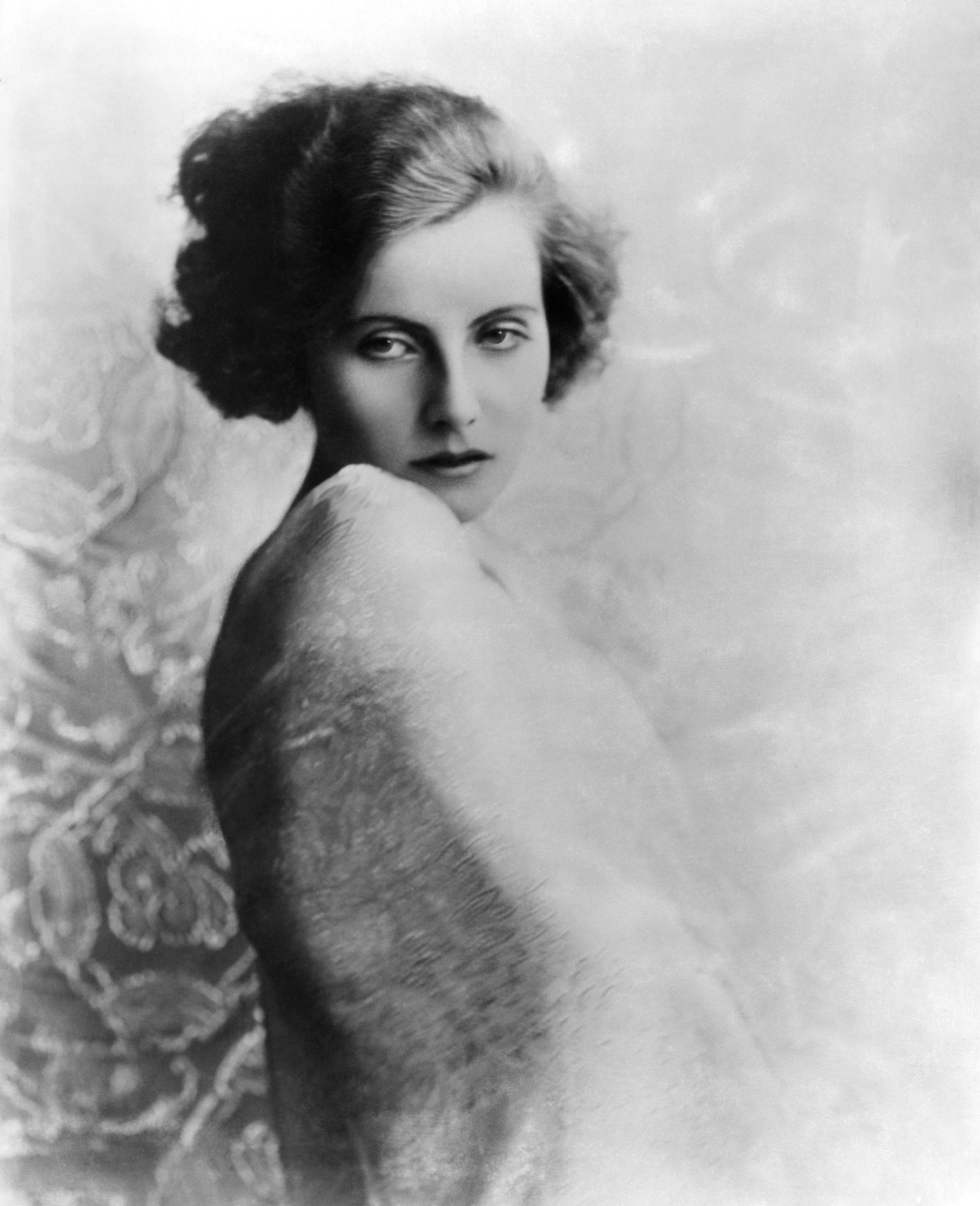  p data-id="gnt7m9kz49">葛丽泰·嘉宝(greta garbo,1905年9月18日
