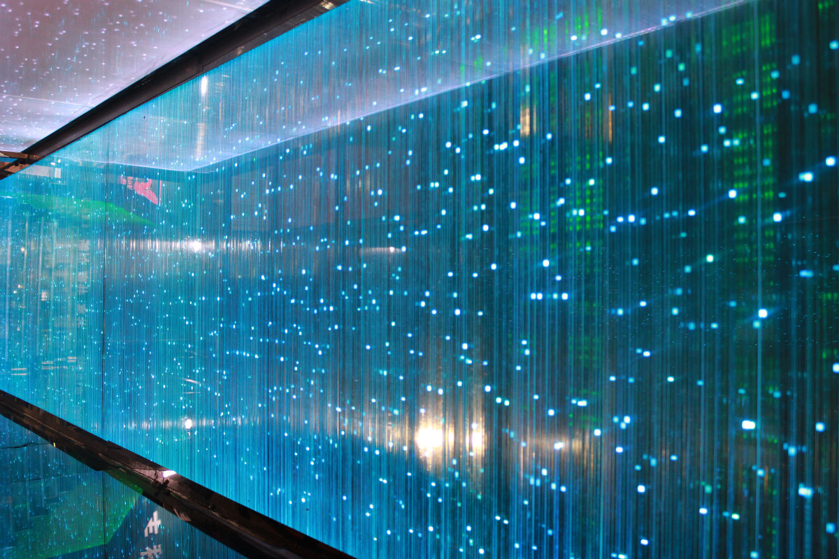  p>led玻璃(led glass)又称通电 a target="_blank" href="/item/发光