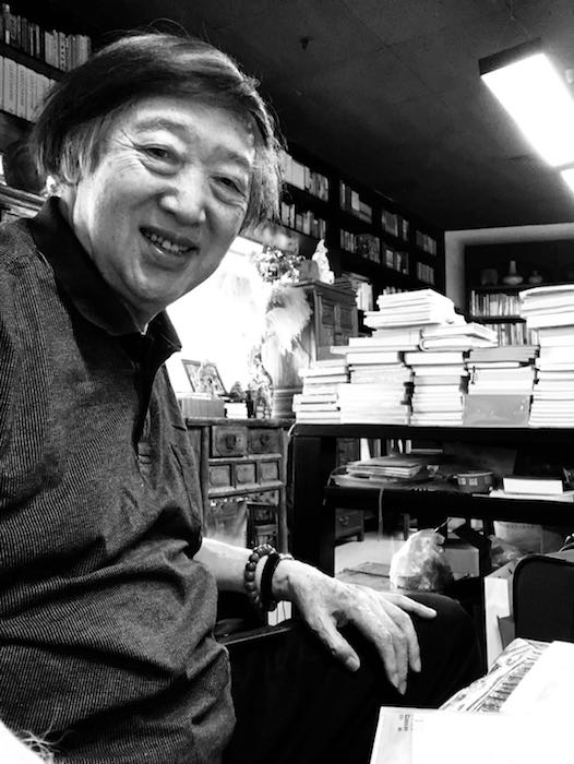  p>冯骥才,1942年2月9日出生于天津市,中国当代作家,画家,社会活动家.