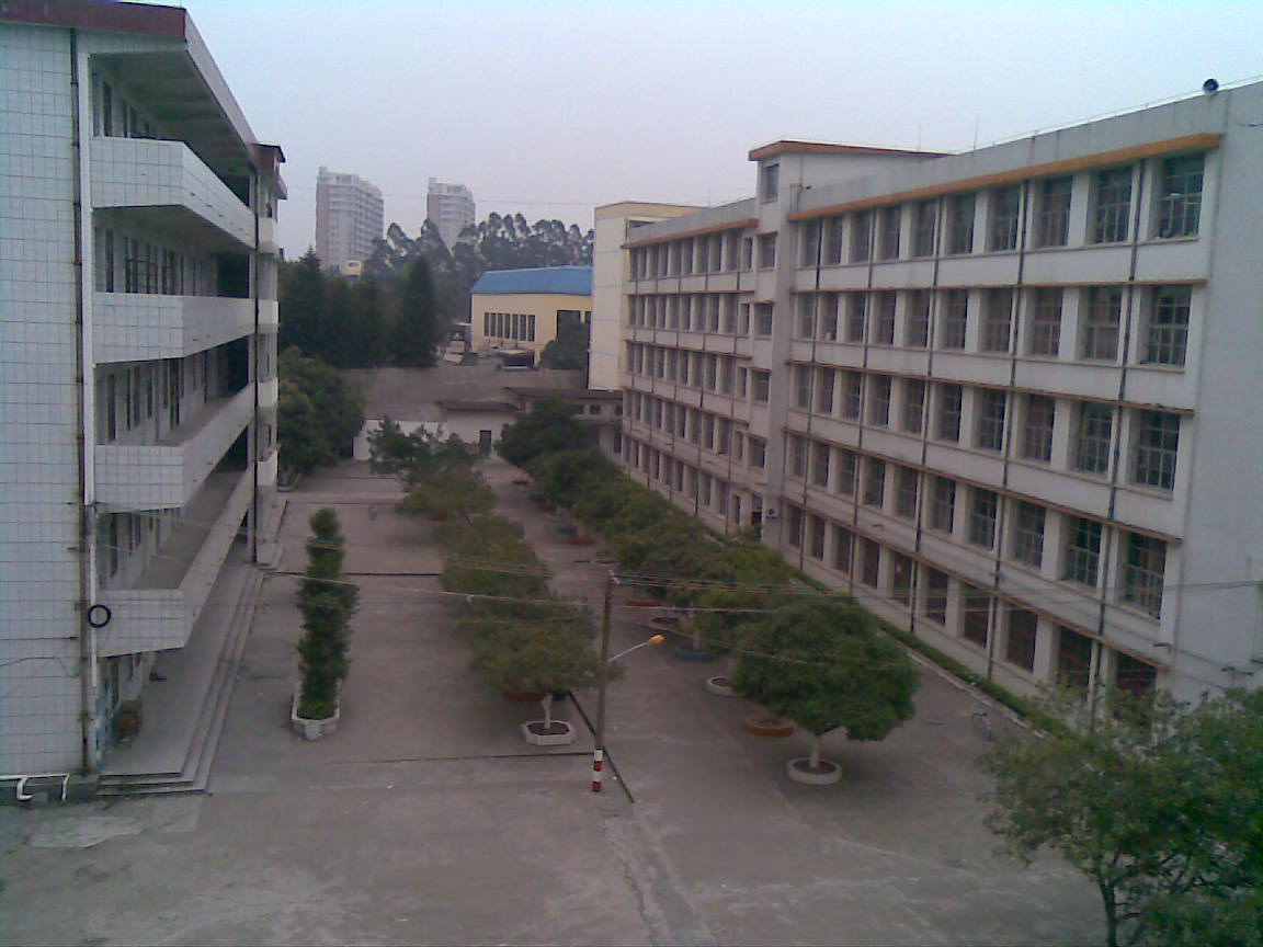 钦州市第六中学