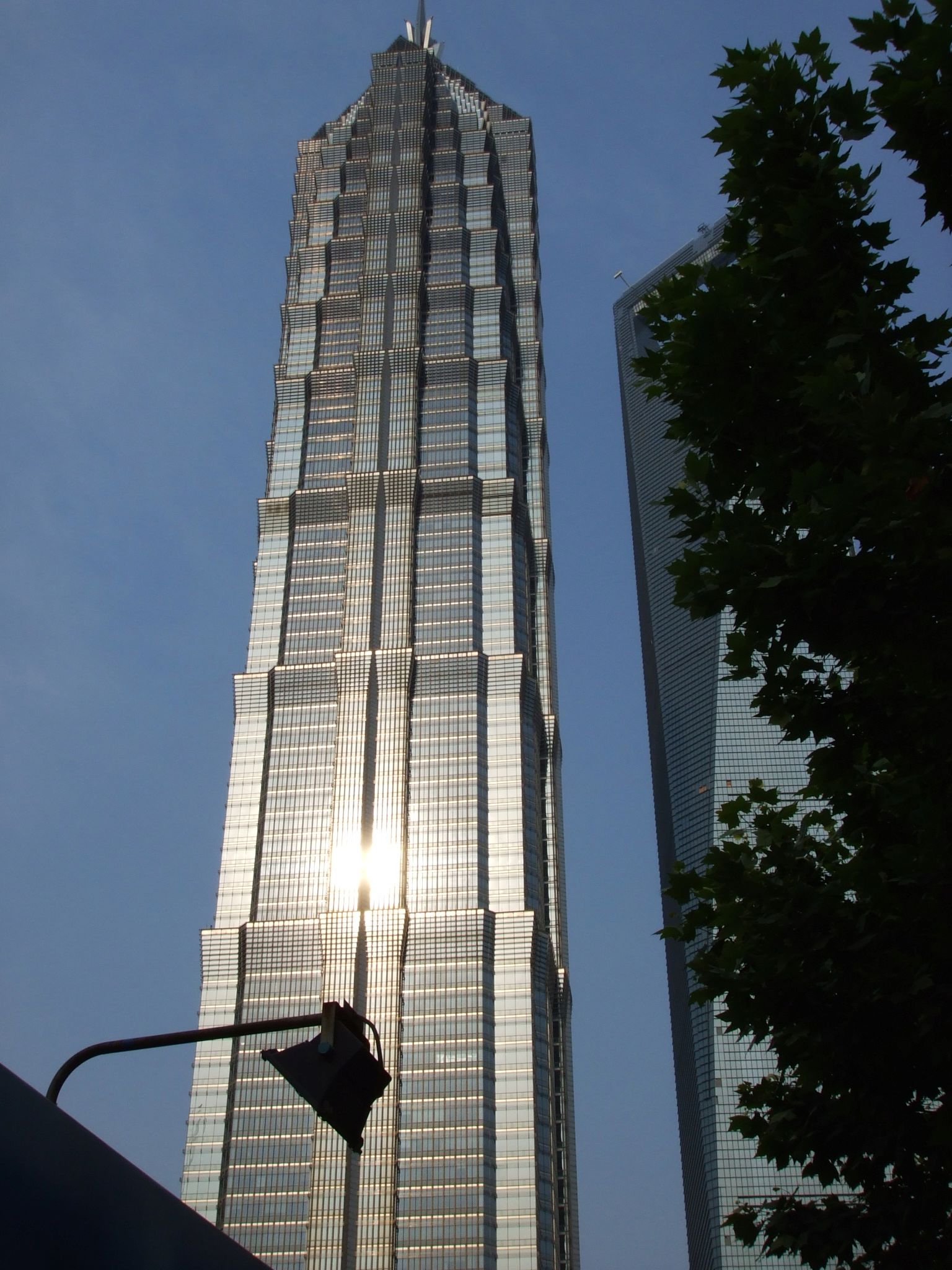  p>金茂大厦第88层观光厅,位于中国上海,高度为340.