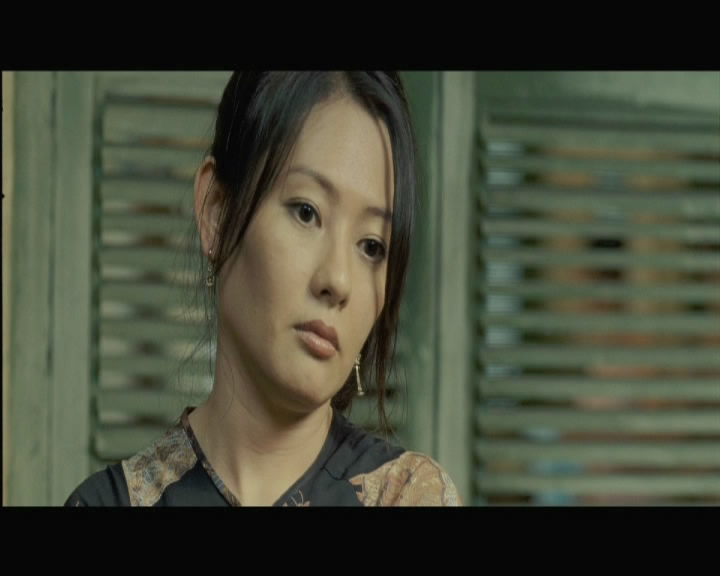  /p> p>1980年在街上被星探发掘,开始拍摄广告,17岁时进入演艺圈,参与