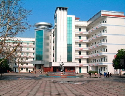 二中位于江西省南昌市 a target="_blank" href="/item/安义县