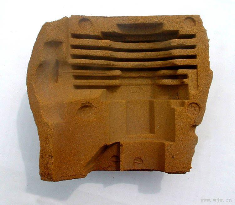 有冷法和热法两种覆膜工艺:冷法用乙醇将树脂溶解,并在混砂过程中加入