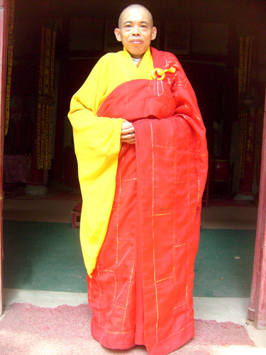  p data-id="gnaqgv13g2">果慈法师,俗名曾凡哲,1961年11月29日出生于
